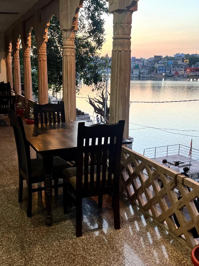 Radhika Palace Hotel Pushkar Bagian luar foto