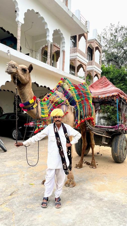 Radhika Palace Hotel Pushkar Bagian luar foto