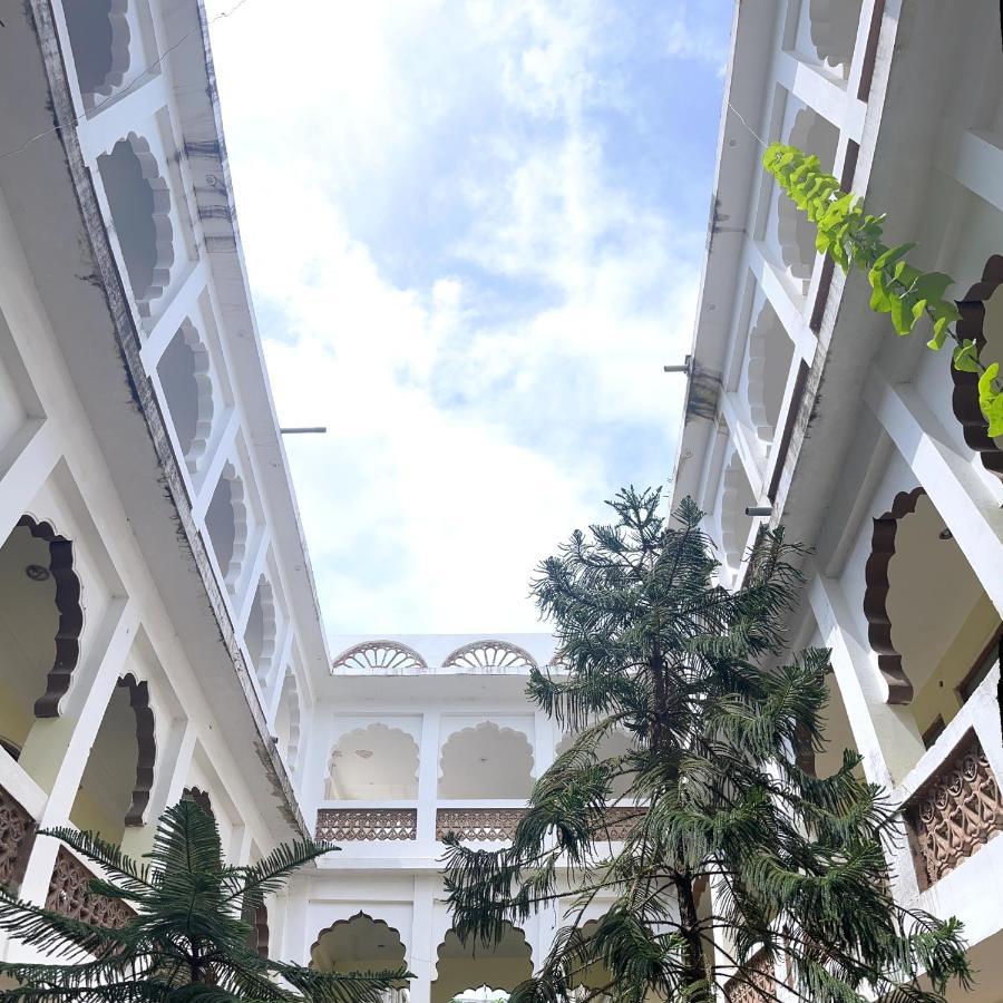 Radhika Palace Hotel Pushkar Bagian luar foto