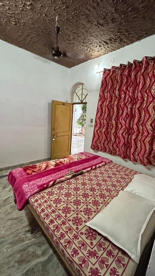 Radhika Palace Hotel Pushkar Bagian luar foto