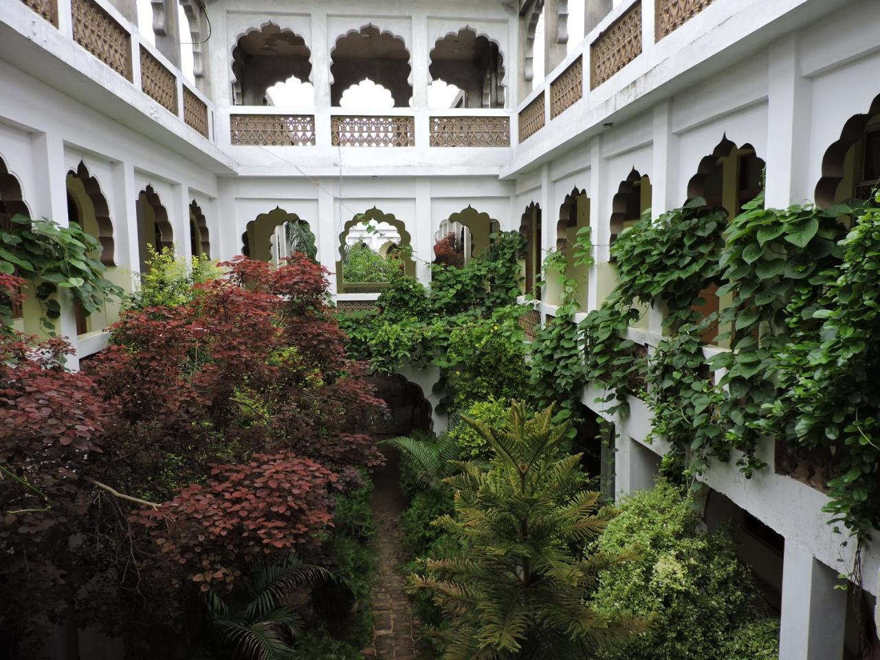 Radhika Palace Hotel Pushkar Bagian luar foto