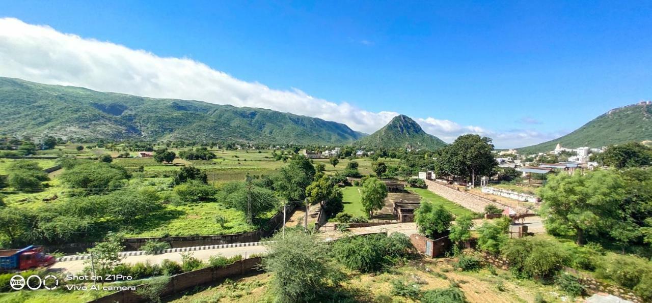 Radhika Palace Hotel Pushkar Bagian luar foto